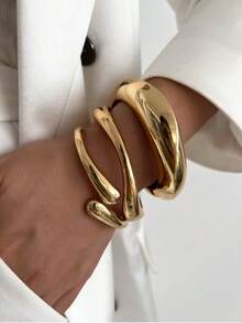 1 Stück Retro minimalistisches asymmetrisches Metall-Wassertropfen-Schlangen-Armband, personalisiertes übertriebenes geometrisches abstraktes Design Luxus elegantes Armband, geeignet für den täglichen Arbeitsweg von Frauen, Urlaubsgeschenke, Treffen mit Freunden und Bankette, Mode Straßenfotografie, Mode-Show-Accessoires