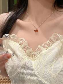 1 pièce Collier pendentif de cerise rouge haut de gamme pour femmes, simple et délicat, et élégant avec chaîne de clavicule