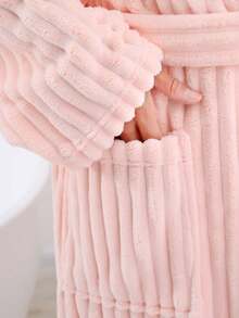 1 件女士珊瑚绒毛绒连帽浴袍，柔软舒适吸水家居服，适用于浴室、卧室、泳池、日常和旅行必备品 - 适合所有人返校的完美礼物 - 粉色 - 查看 8