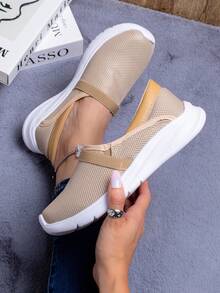 sneakers para mujer tipo calcetín, tenis bajos slip-on, zapatillas knit mujer, calzado urbano femenino, sneakers ligeros mujer, tenis elásticos para caminar, zapatos deportivos de malla para mujer. - Beis - Ver 1