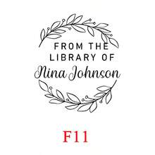 Personalisierter Buchprägestempel (1 Stück), individueller Buchprägestempel, Prägestempel "Aus der Bibliothek", Geschenk für Bücherliebhaber, Bibliotheksprägestempel, Logoprägestempel, personalisierter Hochzeitsprägestempel, Papierprägestempel, Valentinstagsgeschenk, Handprägestempel, multifunktional, dekorativ, wiederverwendbar, modern, bunt, niedlich, Vintage, Cartoon, Kawaii, individuell, personalisiert, einzigartig, maßgeschneidert, für Mitarbeiter, Kunden, Studenten, für Büro/Arbeit/Schule, Bürodekoration