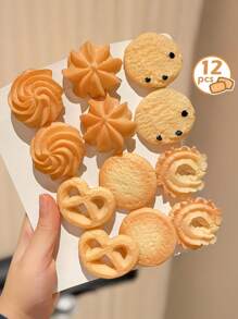 12 pièces/set Clips cheveux amusants en forme de chips de pommes de terre, design inspiré des chips, frais pour l'été. Convient aux filles et aux femmes, dégage une douce odeur. Matériau léger, confortable à porter. Peut ajouter un charme ludique aux styles de princesse douce et mignonne décontractée, vous faisant être le centre d'attention.