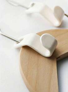 10/20/50 piezas Mini perchas para almacenamiento de guardería, diseñadas para ganchos de armario para maximizar el espacio, de doble uso como accesorios de decoración de habitación, ideales para guardar ropa de bebé, baberos, paños de eructo y diademas
