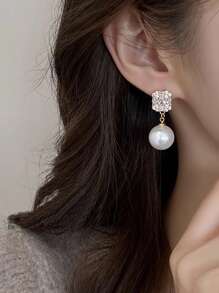 2 paires de boucles d'oreilles pendantes élégantes et vintage pour femmes, ornées de perles et de Zircone cubiques. Léger, pour un port casual, de soirée, de mariage, pour tous les jours, au printemps/été.