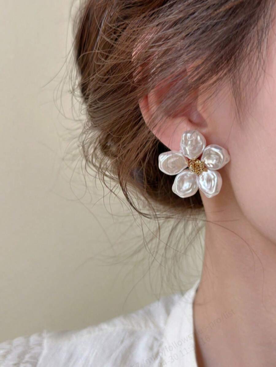 1 Pair Fresh Floral & Pearl Stud Earrings, Suitable For Women Everyday Wear