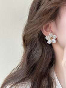 1 Pair Fresh Floral & Pearl Stud Earrings, Suitable For Women Everyday Wear