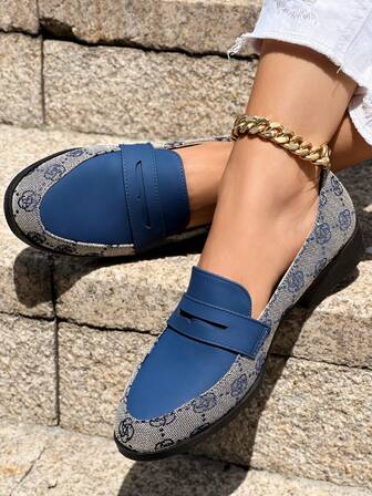 复古英伦风格女士蓝色平底鞋，时尚一脚蹬春季圆头乐福鞋，通勤学院复古花卉印花牛津鞋