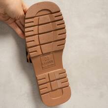 女士豹纹休闲室内/室外平底T型带加大码沙滩拖鞋，欧美风格，现货 - 棕豹紋 - 查看 6