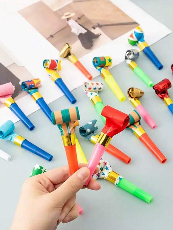20/30 silbatos con forma de dragón, con diseños creativos únicos, que agregarán un ambiente alegre y agradable a tu fiesta. También son elementos esenciales para los juegos de fiesta. El sonido distintivo llevará el ambiente de la fiesta a su punto máximo. Son adecuados para fiestas de cumpleaños y fiestas festivas, y vienen en una variedad de colores.