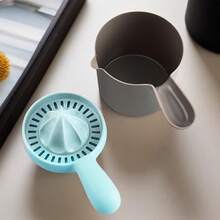 柑橘榨汁机手动榨汁机，多功能手动榨汁机，柠檬青柠榨汁机，带舒适手柄 - 彩色 - 查看 4