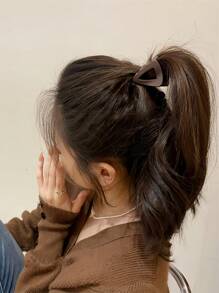 1 pièce Pince à cheveux en plastique légère mate de couleur unie marron en forme de triangle pour femmes. Accessoire capillaire élégant polyvalent et haut de gamme, convenant aux coiffures quotidiennes comme la queue de cheval, le chignon, le maquillage, s'assortissant aux tenues estivales. Pince à cheveux, pince à mâchoire, pince à cheveux, pince à cheveux.
