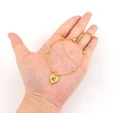 1 Stück einfaches klassisches Herz-Ausschnitt-Initialen-Armband, goldene Edelstahl-Perlenkette Armband für Frauen