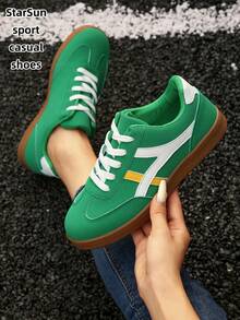 Damen Wildleder Patchwork Freizeitsneaker, rutschfeste Schnürschuhe mit rundem Zehenbereich, Gummisohle, Vintage-Stil karierte Schuhe, grün