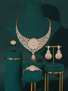 4 pièces/set Ensemble de bijoux de luxe haut de gamme comprenant un collier, un bracelet, des boucles d'oreilles et une bague avec des pendentifs en forme de larme en zircone plaqués or. Accessoires de robe de mariée et de fête. Cadeau fastueux pour la Saint-Valentin.