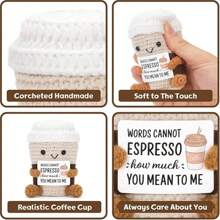 1 pieza Tejido a crochet ¡¡¡El café es absolutamente lindo!!! Un pequeño recordatorio positivo de lo importante que es. Bien hecho, costuras impecables y forma perfecta. Pequeño tamaño encantador para exhibir. Cuando lo sostienes, sentirás un toque tan suave, pero no será blando.