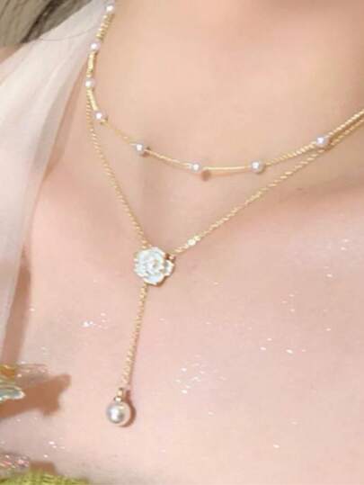 女士优雅蝴蝶仿珍珠项链，精致轻盈奢华领链项链夏季配饰