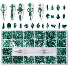 URO Makeup Essentials Madeshow Nail Art Rhinestones, 1000 Diamantes con Formas Especiales, 20 Estilos de Adornos de Cristal Plano Mezclado, Juego de Piedras Preciosas y Deslumbrantes para Uñas, Manualidades, Decoración de Disfraces (Verde) - Verde - Ver 2