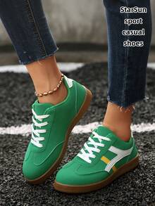 Damen Wildleder Patchwork Freizeitsneaker, rutschfeste Schnürschuhe mit rundem Zehenbereich, Gummisohle, Vintage-Stil karierte Schuhe, grün