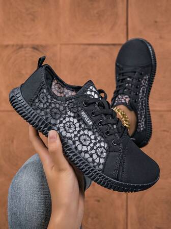 Zapatillas blancas con cordones y calados anchos para mujer, cómodas, transpirables de malla, calzado casual ligero y plano, versátiles zapatillas de lona de caña baja para primavera, verano y otoño