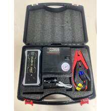 بادئ تشغيل السيارة، شاحن بطارية السيارة، بنك طاقة بادئ التشغيل (يصل إلى 10 لتر بنزين أو 8.5 لتر) مع شاحن محمول، ضوء طوارئ LED، مطرقة، بوصلة