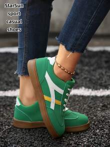 Damen Wildleder Patchwork Freizeitsneaker, rutschfeste Schnürschuhe mit rundem Zehenbereich, Gummisohle, Vintage-Stil karierte Schuhe, grün