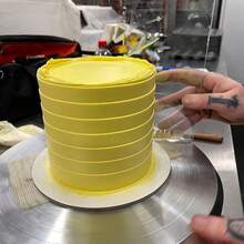 1/6 件透明蛋糕糖霜刮刀，24*10 厘米，厚度 0.2 厘米，可重复使用的矩形亚克力蛋糕烘焙装饰工具 - 创造引人注目的糖霜图案 - 专业烘焙工具，用于平滑边缘 - 适合家庭用户和面包店 - 透明梳子可制作令人印象深刻的甜点 - 透明蛋糕刮刀 - 查看 6