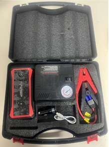 بادئ تشغيل السيارة، شاحن بطارية السيارة، بنك طاقة بادئ التشغيل (يصل إلى 10 لتر بنزين أو 8.5 لتر) مع شاحن محمول، ضوء طوارئ LED، مطرقة، بوصلة