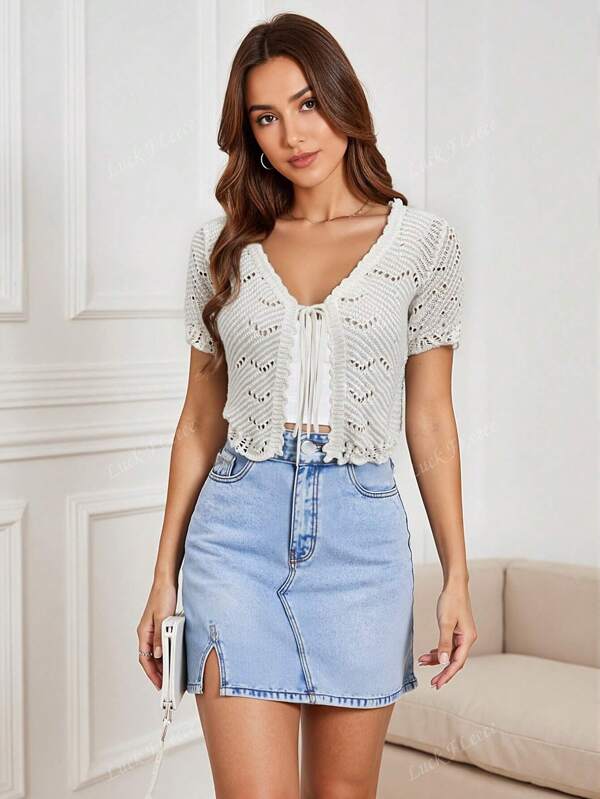 Een casual, gebreide cardigan met uitgesneden knoopjes voor dames in de zomer, geschikt voor dates en dagelijks gebruik.