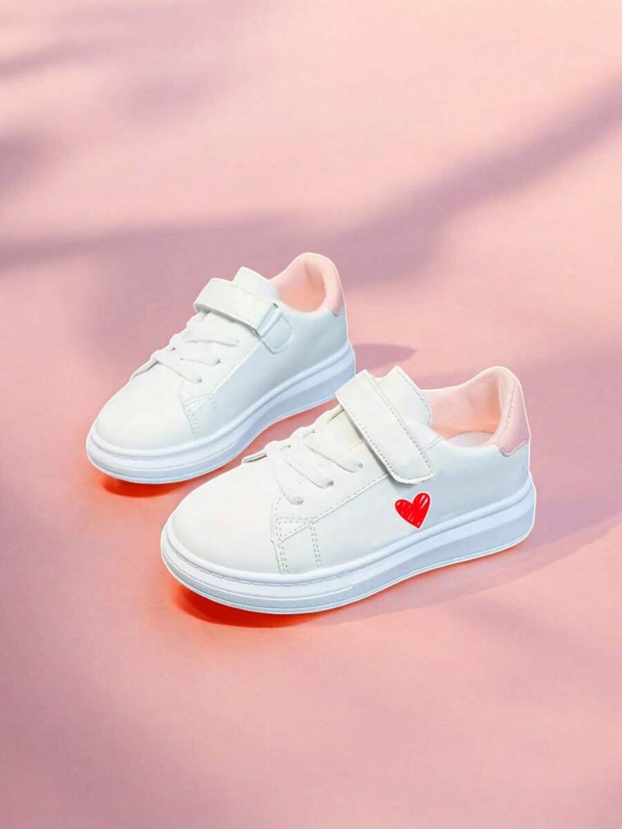 Zapatillas de moda para niñas - Color sólido, zapatillas de vestir casual con hebilla adhesiva, suela de PVC, forro de tela - Diseño de corazón lindo para niñas - Rojo - Ver 1