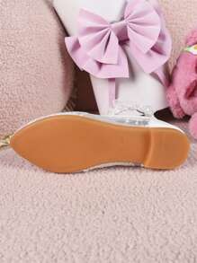 أحذية مسطحة بتصميم كعب مدبب للفتيات مناسبة للصيف، أحذية كاجوال من الجلد لطالبات المدارس والمراهقات بمقاسات كبيرة، أحذية مدببة الأصبع للجامعة والخارج، أحذية زفاف بيضاء