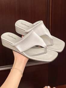 Elegant New Simple Thong Slippers, #Ins Style, #Fashion Versatile, #Summer Essential, Comfortable Outdoor Sandals, Multiple Colors Available