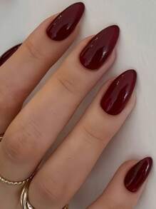 Agrega un toque de romance con 24 uñas postizas de color rojo vino con forma de almendra. Juego de uñas falsas de color rojo borgoña sólido de cobertura total para mujeres y niñas que incluye 1 hoja de adhesivos y 1 mini lima. Adecuado para fiestas, citas y uso diario en la oficina. Se envía pegamento de gelatina al azar.