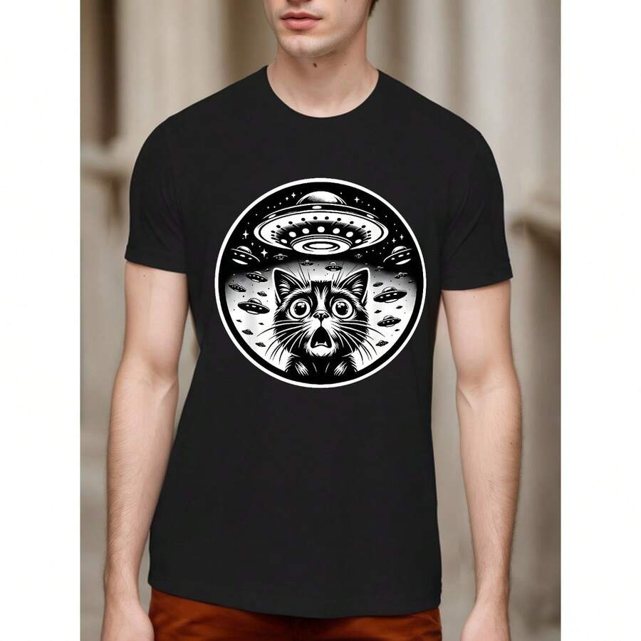 Camiseta gráfica para hombre con diseño de gato alienígena y OVNI - Diseño de gatito asustado y nave espacial, ajuste regular, camiseta de algodón negro con impresión blanca, lavable a máquina, uso casual para todas las temporadas, decoración alienígena - Negro - Ver 1