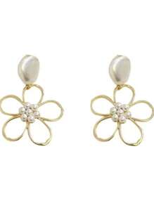 1 Pair Geometric Design Exaggerated Faux Pearl Hollow Big Petal Earrings, Korean Style Vintage Elegant Sweet Ear Jewelry, Perfect As Valentine's Day Gift For Girlfriend To Express Love, Mother's Day Gift For Mom To Convey Gratitude, Birthday Or Anniversary Special Present
