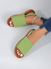 Sandalias planas de talla grande de estilo europeo y americano para mujer, nuevas para el verano de 2025, de moda, estilo romano para la playa