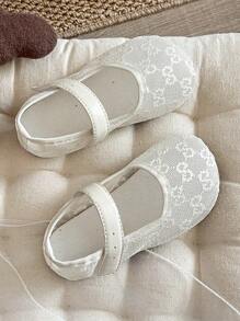 Zapatos planos de moda de verano 2025 para niñas, estilo vintage elegante con tela de malla, bordado de perlas y detalles de malla