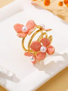 1 anel elegante de flor esmaltada com 4 pétalas