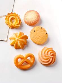 12 pièces/set Clips cheveux amusants en forme de chips de pommes de terre, design inspiré des chips, frais pour l'été. Convient aux filles et aux femmes, dégage une douce odeur. Matériau léger, confortable à porter. Peut ajouter un charme ludique aux styles de princesse douce et mignonne décontractée, vous faisant être le centre d'attention.