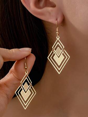 Elegant & Sexy Summer Dangle Earrings - Geometric Hollow Pendant Earrings, Layerable, Golden Jewelry, Perfect Gift For Women, Suitable For Vacation Or Casual Wear, Exuding Luxurious Charm.
