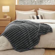 Plush Throw Blanket – Soft And Cozy, Elegant Tonal Binding, Perfect For Sofa Or Bedroom Decor, Easy Care, Ideal Gift,Fuzzy Flannel Blanket For Bed, Sofa, Couch, Travel, Camping Fleece Throw Blanket - Plush Fuzzy Flannel Blanket, Super Soft Warm Blan