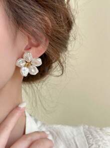 1 Pair Fresh Floral & Pearl Stud Earrings, Suitable For Women Everyday Wear
