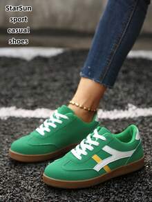 Damen Wildleder Patchwork Freizeitsneaker, rutschfeste Schnürschuhe mit rundem Zehenbereich, Gummisohle, Vintage-Stil karierte Schuhe, grün