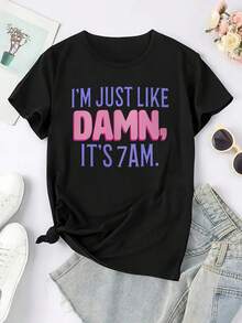 Camiseta gráfica negra para mujer, algodón de 180 g, cuello redondo, manga corta: camiseta informal estampada "I'm Just Like Damn, It's 7AM", camiseta con eslogan divertido, ropa cómoda para el día a día, perfecta para mañanas perezosas - Negro - Ver 1