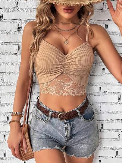 Camiseta sin tirantes de mujer de punto acanalado de unicolor con parches de encaje fruncido, de moda para fiesta, vacaciones y uso casual