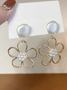 1 Pair Geometric Design Exaggerated Faux Pearl Hollow Big Petal Earrings, Korean Style Vintage Elegant Sweet Ear Jewelry, Perfect As Valentine's Day Gift For Girlfriend To Express Love, Mother's Day Gift For Mom To Convey Gratitude, Birthday Or Anniversary Special Present