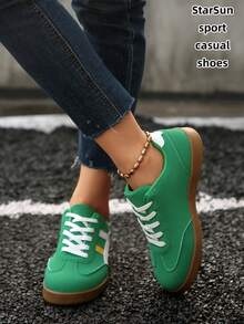 Damen Wildleder Patchwork Freizeitsneaker, rutschfeste Schnürschuhe mit rundem Zehenbereich, Gummisohle, Vintage-Stil karierte Schuhe, grün