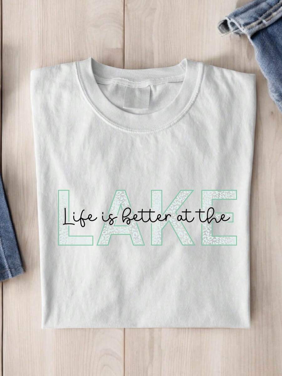 Camiseta para anuncio de embarazo en Navidad, camiseta "Un pequeño que está por llegar", camiseta de maternidad navideña, camiseta para revelar al bebé en vacaciones, regalo para mamá nueva en Navidad. TX-107 - Blanco - Ver 1