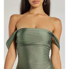 Vestido corto estilo línea A de satén con hombros descubiertos, estilo clásico - Amarillo - Ver 8