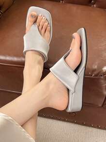 Elegant New Simple Thong Slippers, #Ins Style, #Fashion Versatile, #Summer Essential, Comfortable Outdoor Sandals, Multiple Colors Available