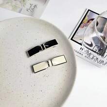 2pcs Minimalist Fashion Bowknot Clamp Hair Clips, Black & White - Multicolor - View 5